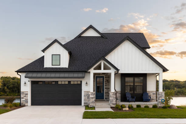 Best Commercial Roofing Services  in Lla Lla East, WA